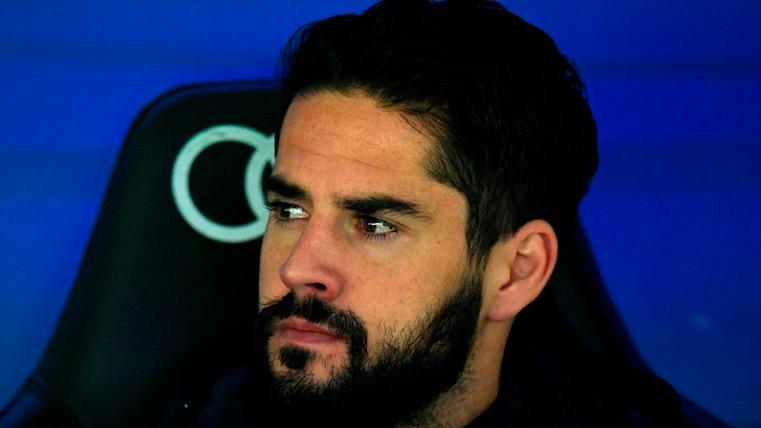 Isco In the bench of the Real Madrid