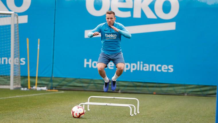 Arthur in a training of the FC Barcelona | FCB