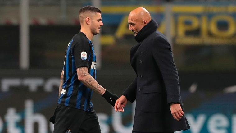 Mauro Icardi y Luciano Spalletti tras un partido del Inter de Milán