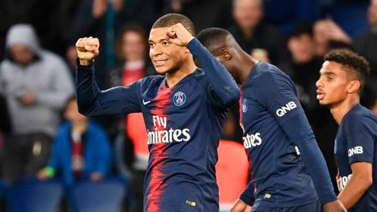 Kylian Mbappé, celebrating a marked goal with the PSG to the Nimes