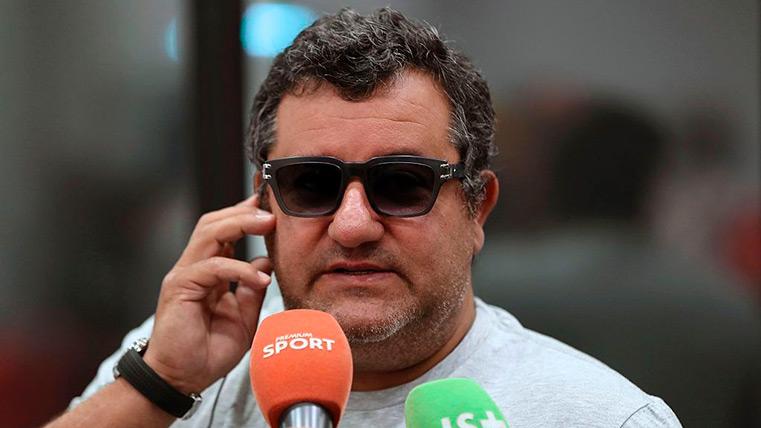 Mino Raiola Speaking by telephone in front of some microphones