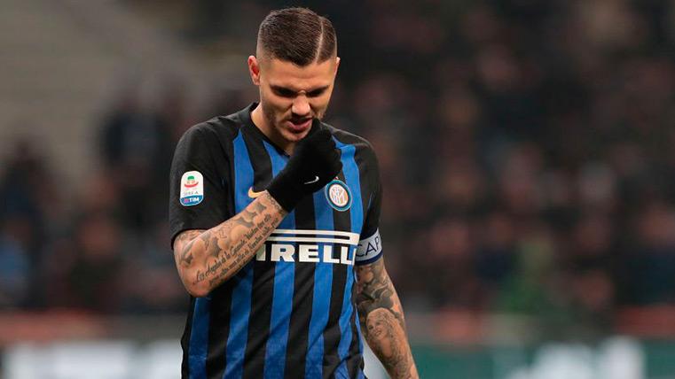 Mauro Icardi se lamenta en un partido contra el Inter