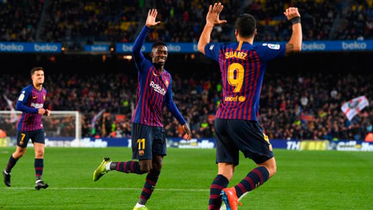 Luis Suárez, celebrando con Dembélé el gol marcado al Real Madrid