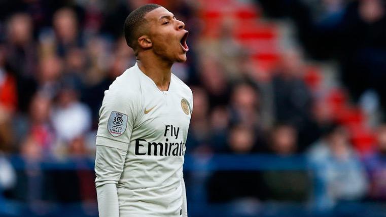 Mbappé Celebrates one of his two goals