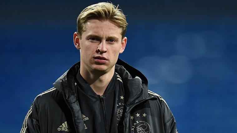 Frenkie Of Jong, before jumping to the field against the Real Madrid