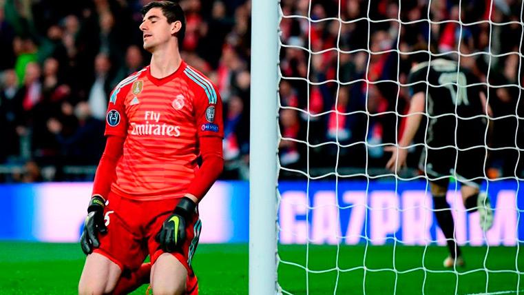 Courtois lamenta un gol del Ajax