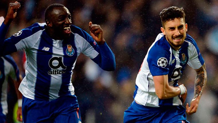 Telles celebra un gol contra la Roma