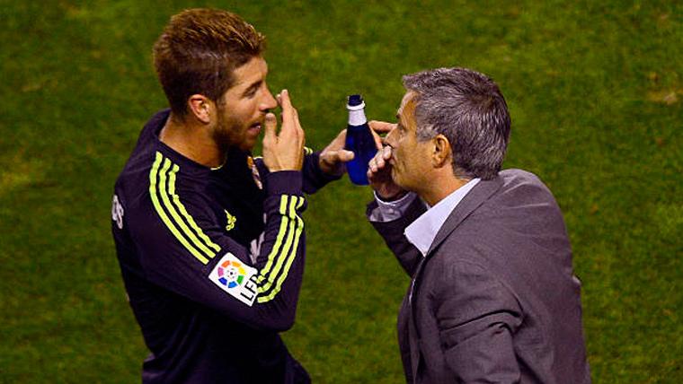 Sergio Ramos y José Mourinho en un partido del Real Madrid
