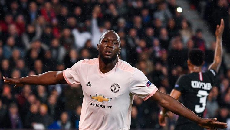Romelu Lukaku celebra un gol con el Manchester United