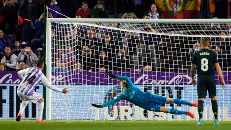 Alcaraz, fallando un penalti contra el Real Madrid en Pucela