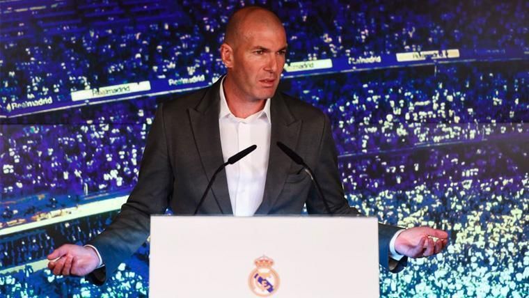 Zinedine Zidane en una rueda de prensa del Real Madrid