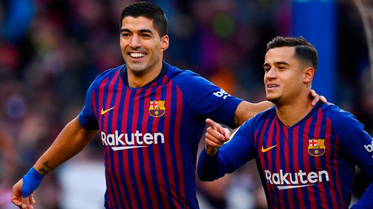 Luis Suárez and Philippe Coutinho celebrate a together goal