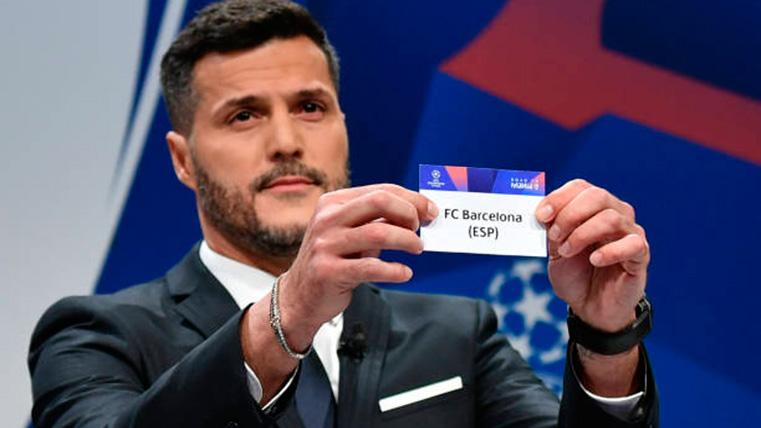 Julio César, showing the ballot of the FC Barcelona