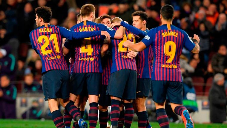 The players of the FC Barcelona celebrate a goal in LaLiga