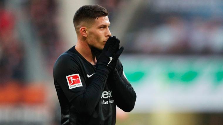 Luka Jovic en un partido del Eintracht de Frankfurt