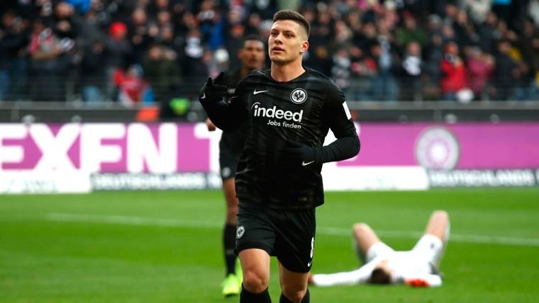 Luka Jovic Celebrates a goal with the Eintracht of Frankfurt