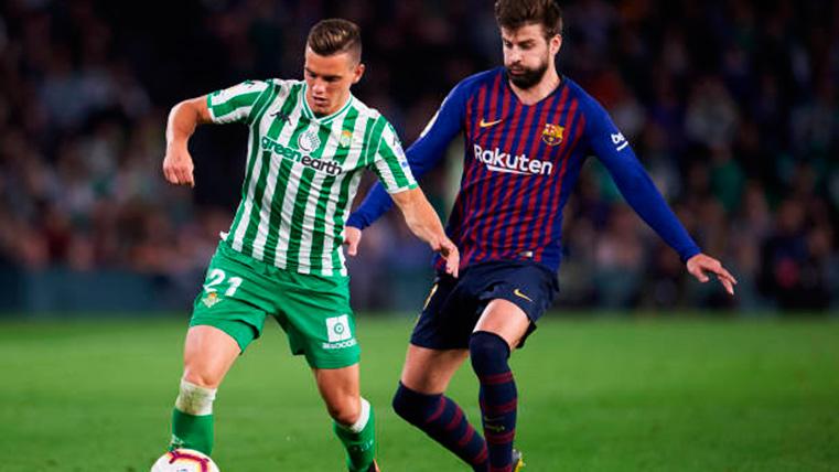Gerard Hammered, defending an action of Celso in the Betis-Barça