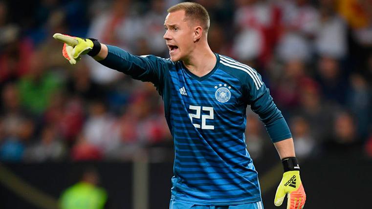 Ter Stegen Gives orders in a party with Germany