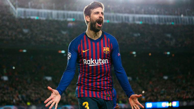 Gerard Piqué celebra un gol con el Barça