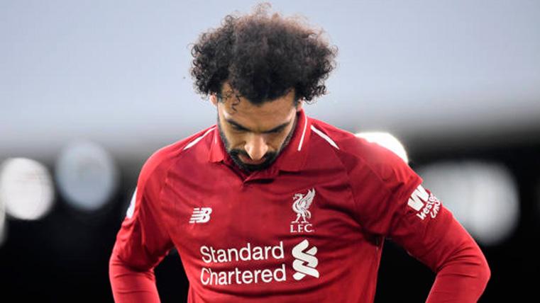 Mohamed Salah, cabizbajo durante un partido con el Liverpool