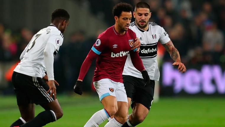 Felipe Anderson in a meeting with the West Ham