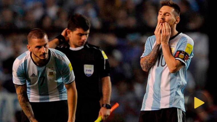 Messi and Benedetto, in an image of archive with Argentina