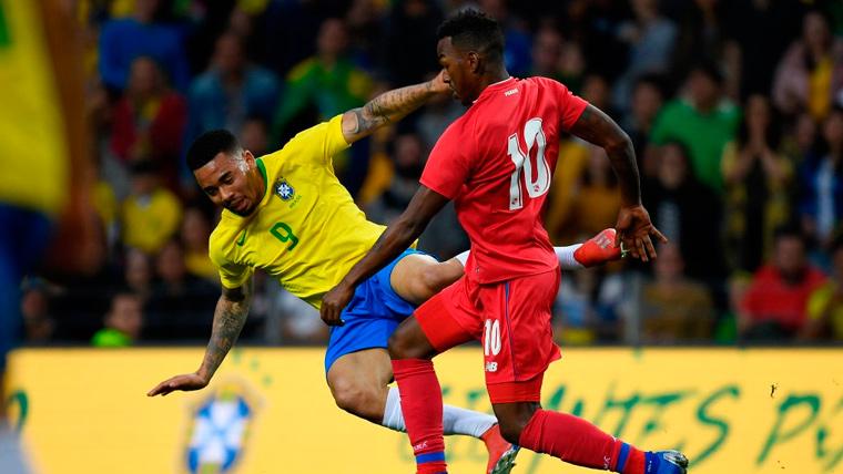 Gabriel Jesus in a friendly with the selection of Brazil