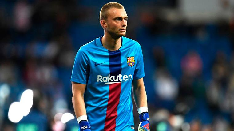 Cillessen en un partido con el Barça