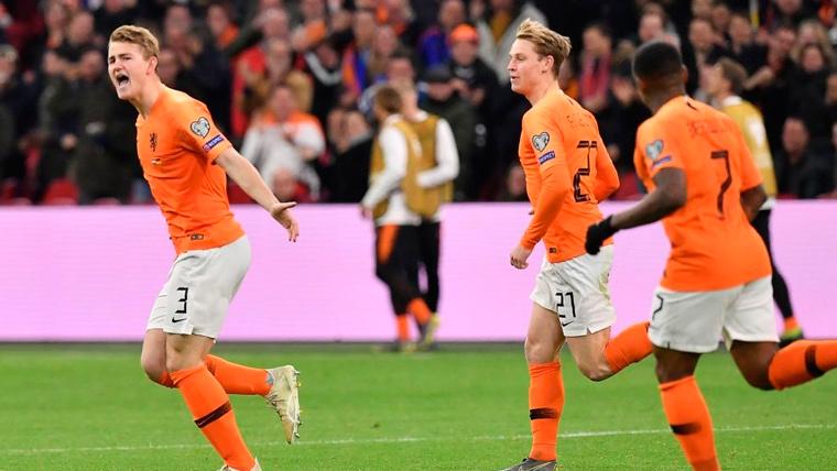Matthijs Of Ligt celebrates a goal with the Dutch selection