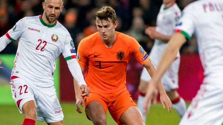 De Ligt con Holanda en el partido contra Bielorrusia