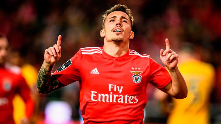 Grimaldo celebra un gol con el Benfica