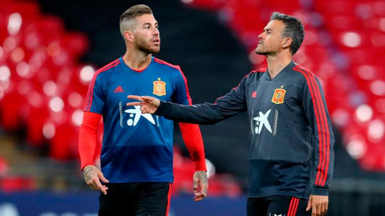 Sergio Ramos y Luis Enrique, durante un entrenamiento de España