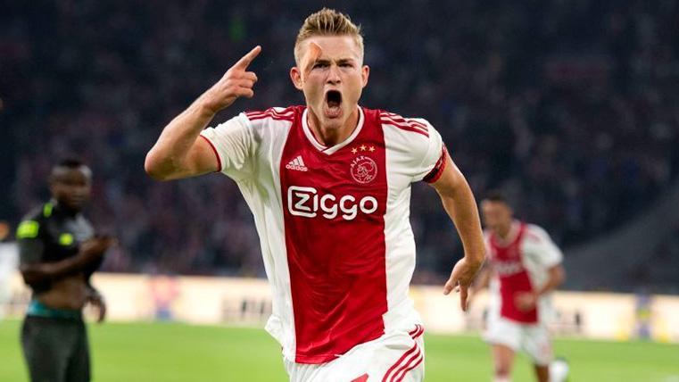Of Ligt celebrates a goal with the Ajax