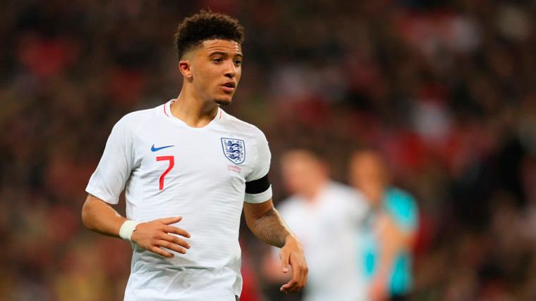 Jadon Sancho in a party with the selection of England
