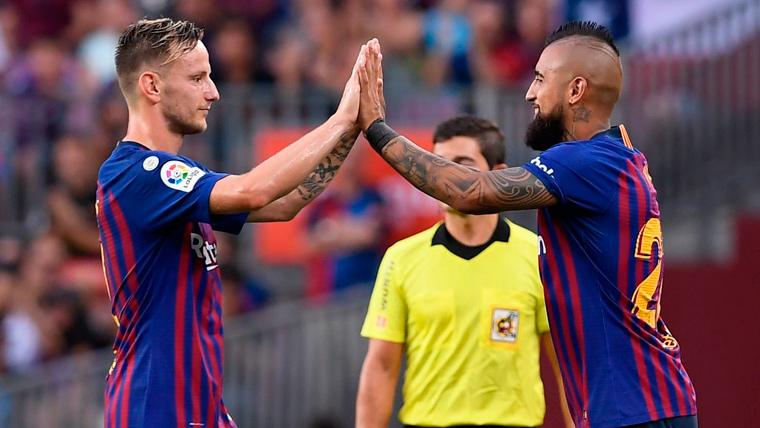 Ivan Rakitic and Arturo Vidal in a replacement of the FC Barcelona