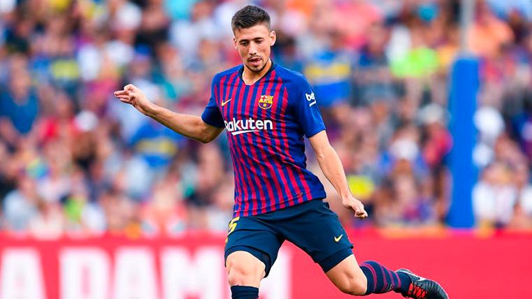 Clément Lenglet playing with the Barça