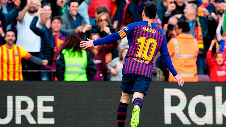 Leo Messi celebrates his goal against the Espanyol