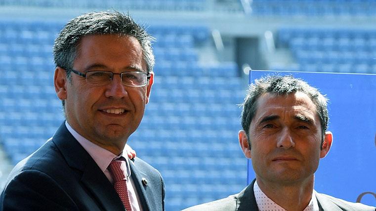 Josep Maria Bartomeu, beside Ernesto Valverde