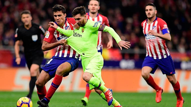 Leo Messi, quitándose de encima a Rodri en un Atlético-Barça