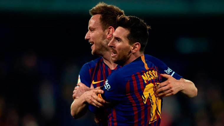 Ivan Rakitic and Leo Messi celebrate a goal of the FC Barcelona
