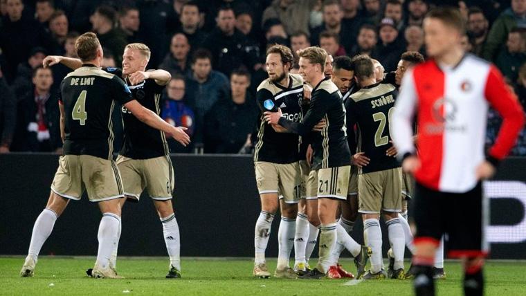The players of the Ajax celebrate a goal in the Eredivisie