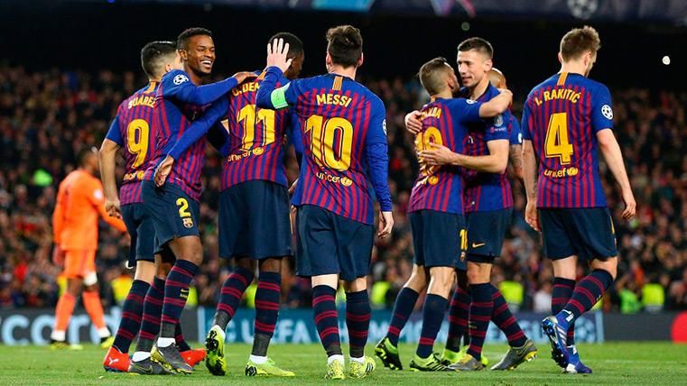 The players of the Barça celebrate a goal against the Lyon