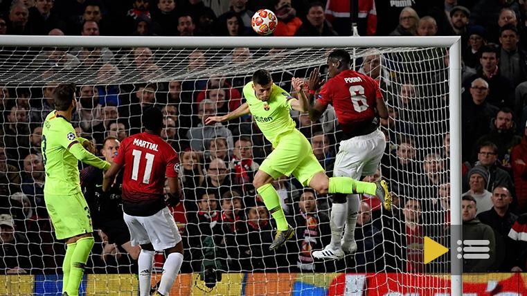 Clément Lenglet, despejando un balón centrado al área del Barça