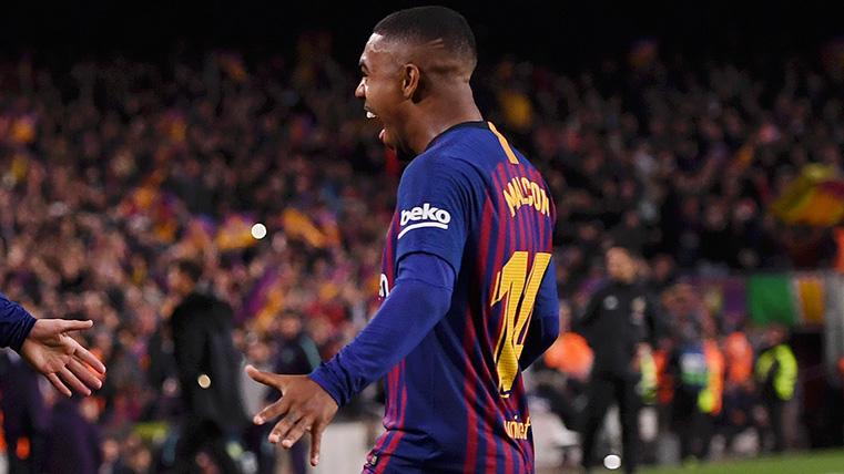 Malcom celebrates the goal of Messi against the Athletic