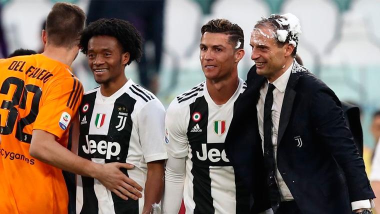 Los jugadores de la Juventus celebran el título de la Serie A