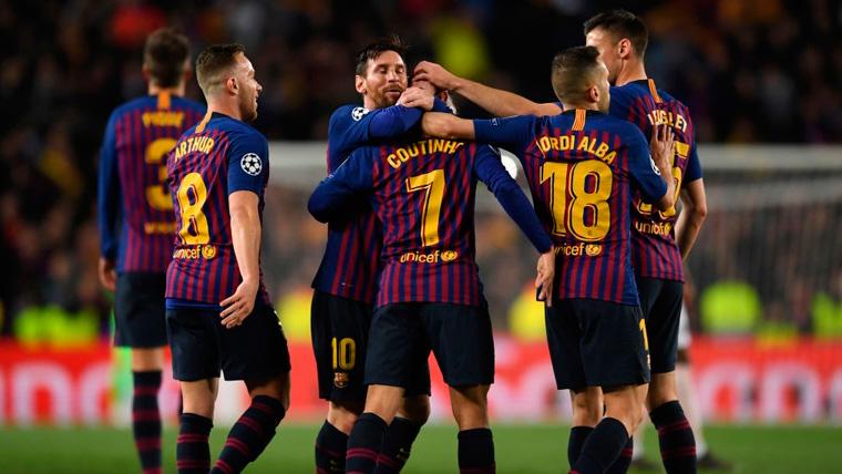 Los jugadores del FC Barcelona celebran un gol en el Camp Nou