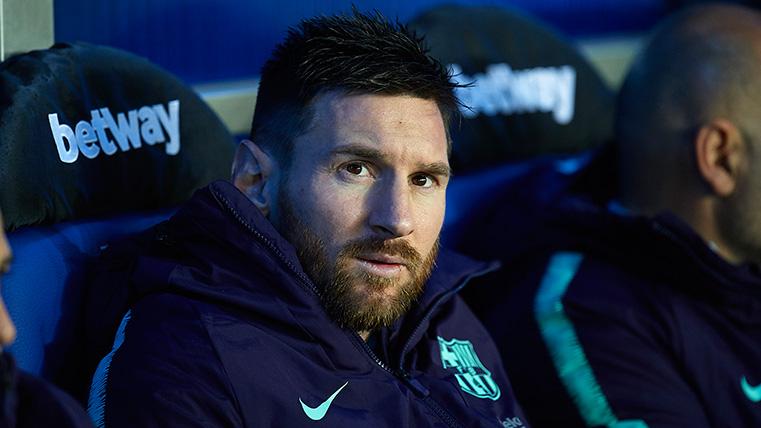Leo Messi, en el banquillo de Mendizorroza antes de saltar al terreno de juego
