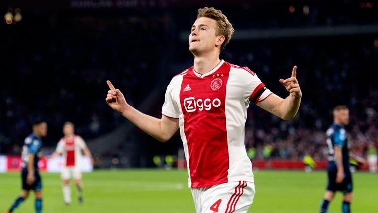 Matthijs Of Ligt celebrates a goal with the Ajax