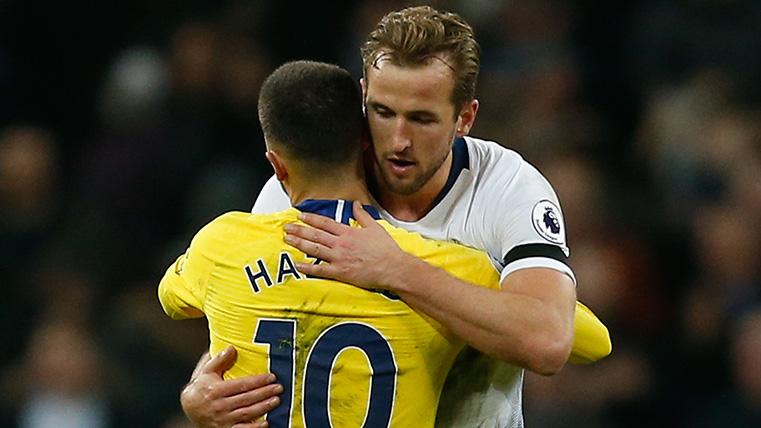 Harry Kane y Hazard se abrazan en un partido