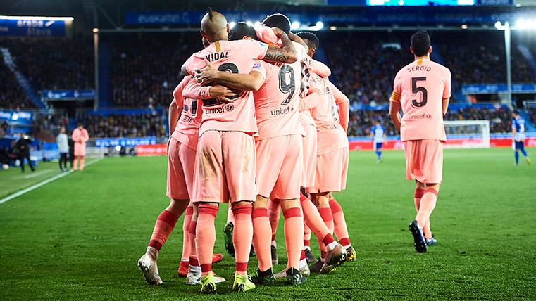 El FC Barcelona celebra un gol contra el Alavés